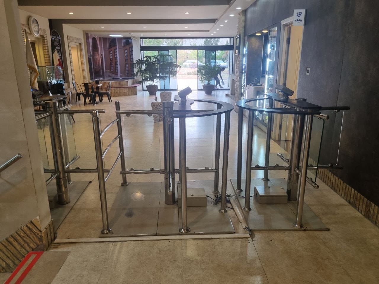 اتصال دو گیت برای کنترل ورود و خروج